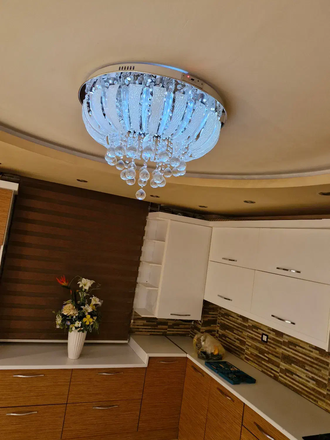 لوستر سقفی ۳ حالته لوکس ریموت دار و فلش خور|لوستر و چراغ آویز|اردبیل, |دیوار