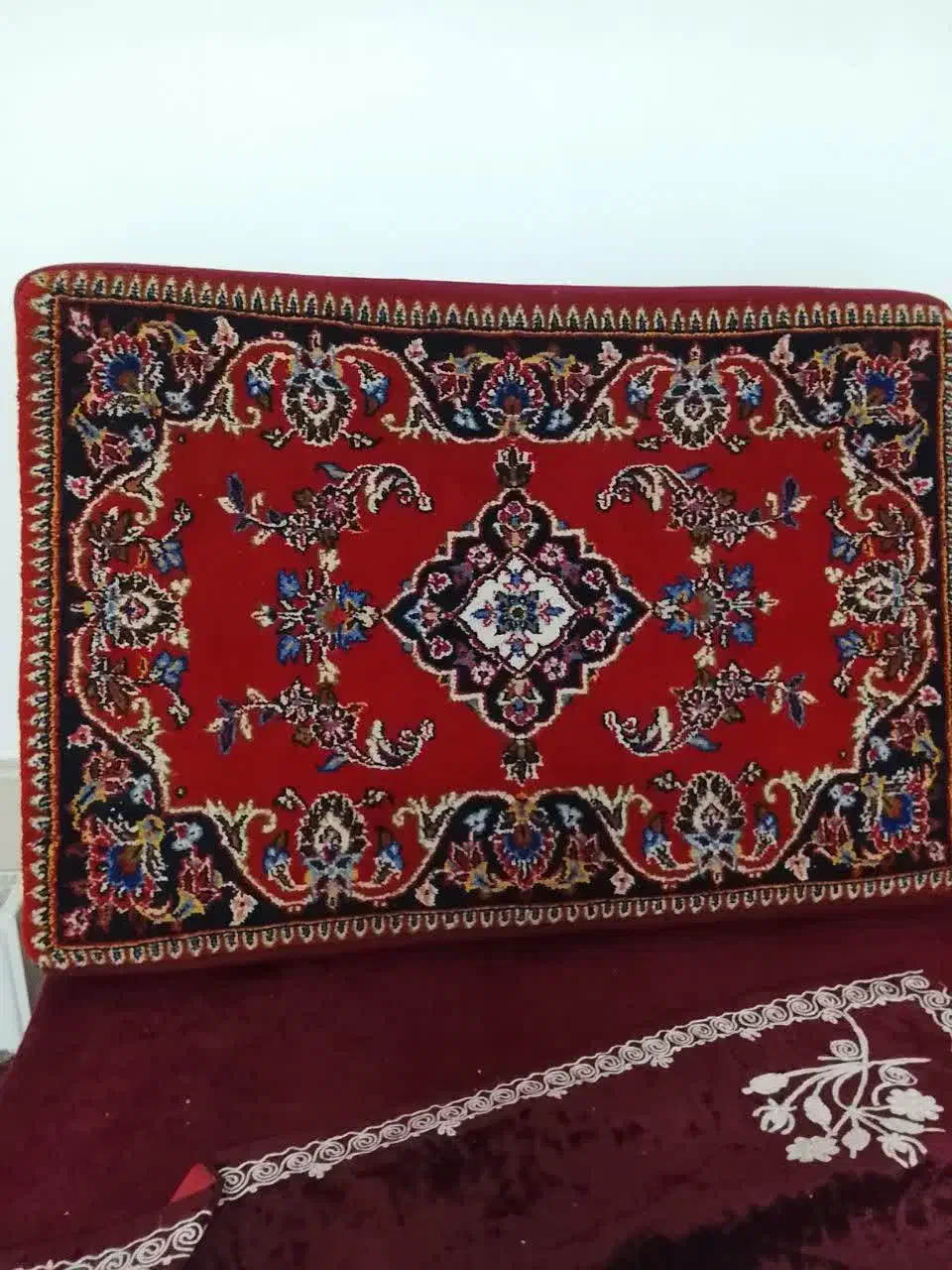 پشتی دست بافت|پشتی|کاشان, آیت الله سعیدی|دیوار