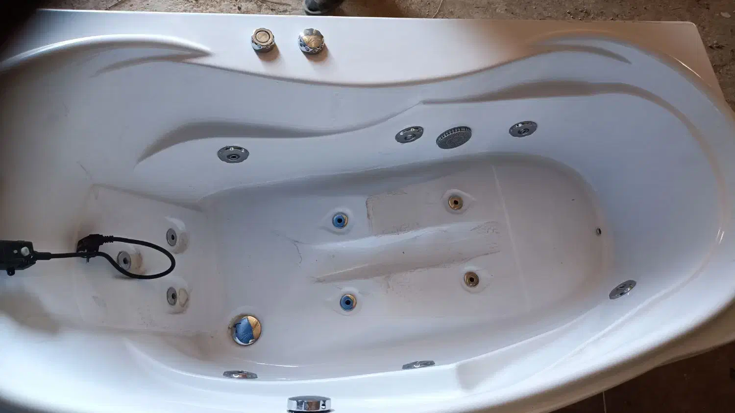 یک دستگاه جکوزی نونوویک عددشومینه|لوازم حمام|فسا, |دیوار