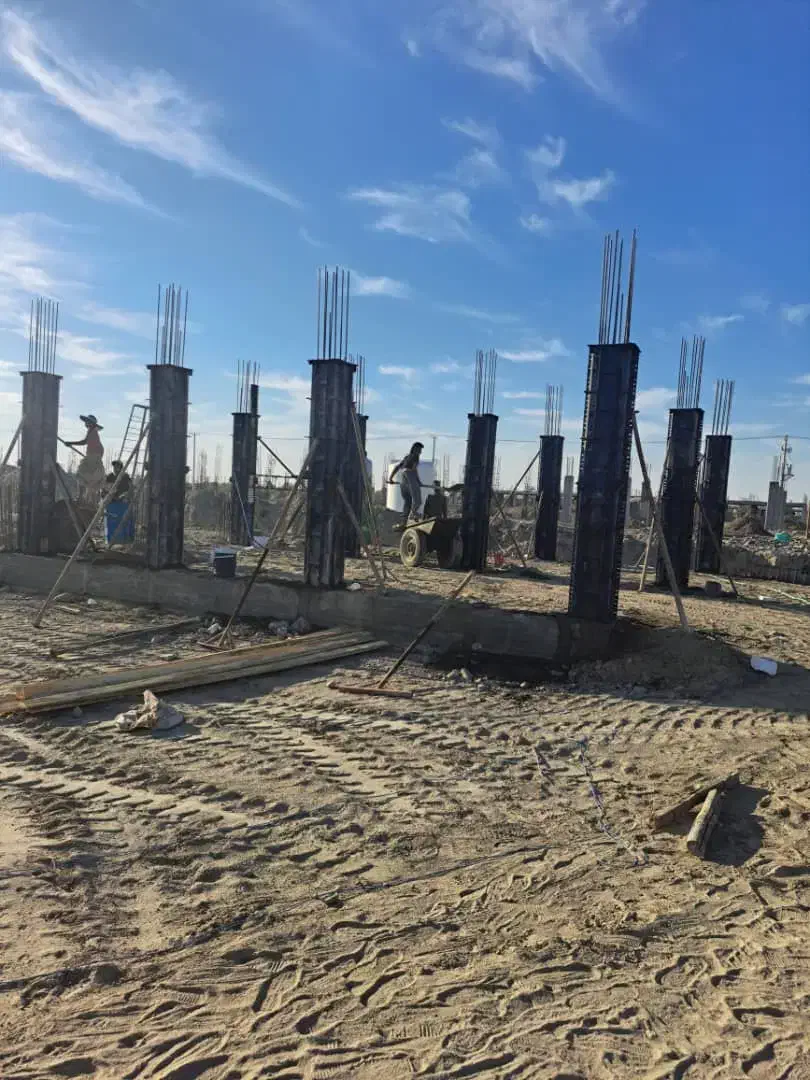 ۲ نفر کارگر ساده نیازمندیم|استخدام معماری، عمران و ساختمانی|میناب, |دیوار