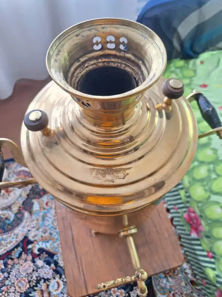 یک سماور استوانه ای روسی به شرط پلمپ|کلکسیون اشیاء عتیقه|سقز, |دیوار