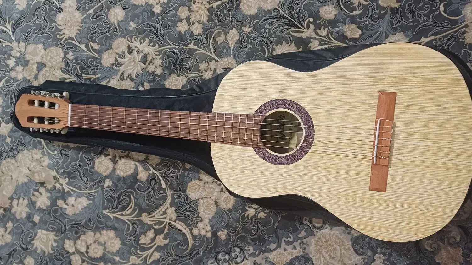 گیتارکلاسیک|گیتار، بیس، امپلیفایر|تربت جام, خیرآباد|دیوار