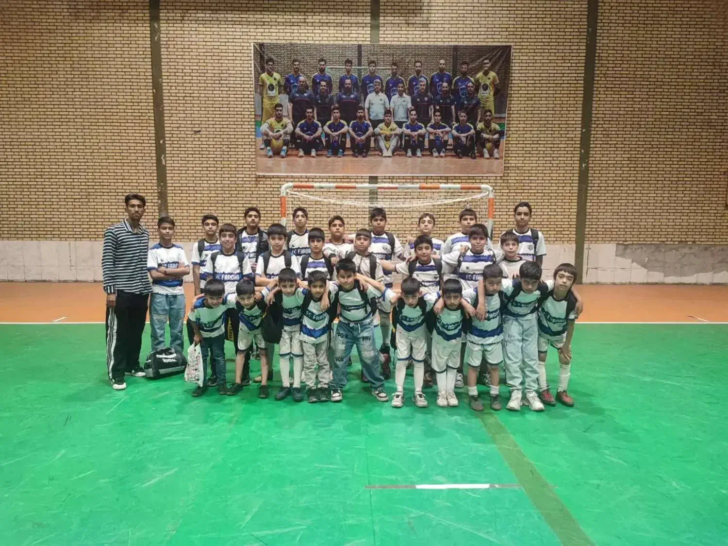 مدرسه فوتبال فرداد(دارای8زمین چمن و سالن اختصاصی)|ورزش‌های توپی|مشهد, شهرک شیرین|دیوار