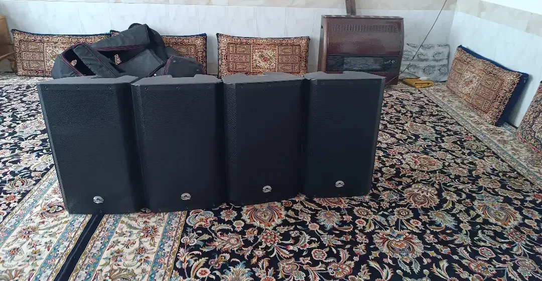 باند جاسکو 2004|صوتی و تصویری|زاوه, |دیوار