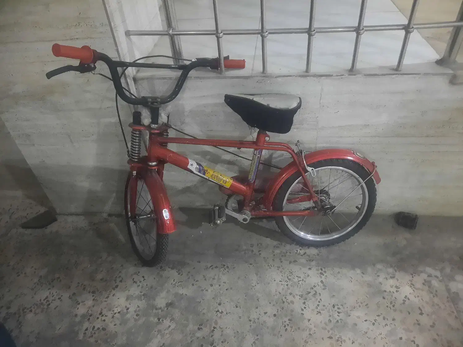 دوچرخه ۱۶|دوچرخه، اسکیت، اسکوتر|شیراز, محراب|دیوار