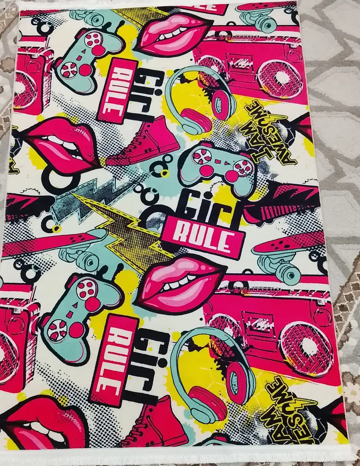 فرش و گلیم|فرش|قزوین, |دیوار