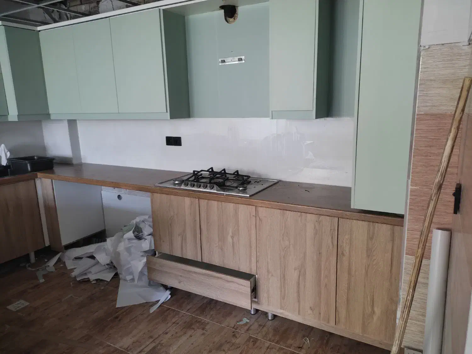 برچسب کابینت.نصاب برچسب.کابینت|خدمات پیشه و مهارت|شیراز, پانصد دستگاه ارتش|دیوار