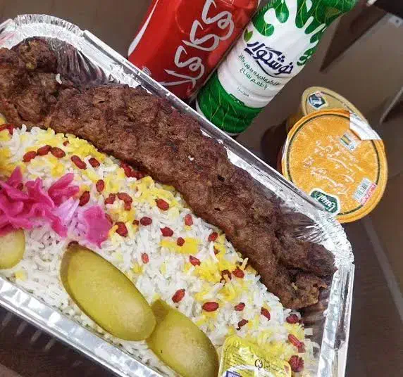به یک نیرو برای رستوران نیاز مندیم|استخدام خدمات فروشگاه و رستوران|قشم, |دیوار