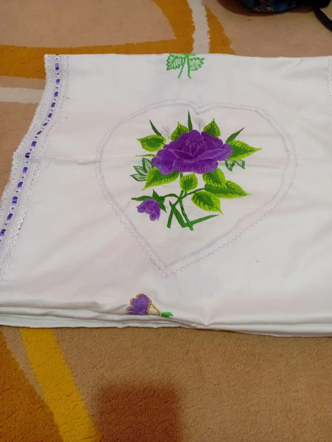 رو بالشت و رو پشتی|رختخواب، بالش، پتو|دهدشت, |دیوار