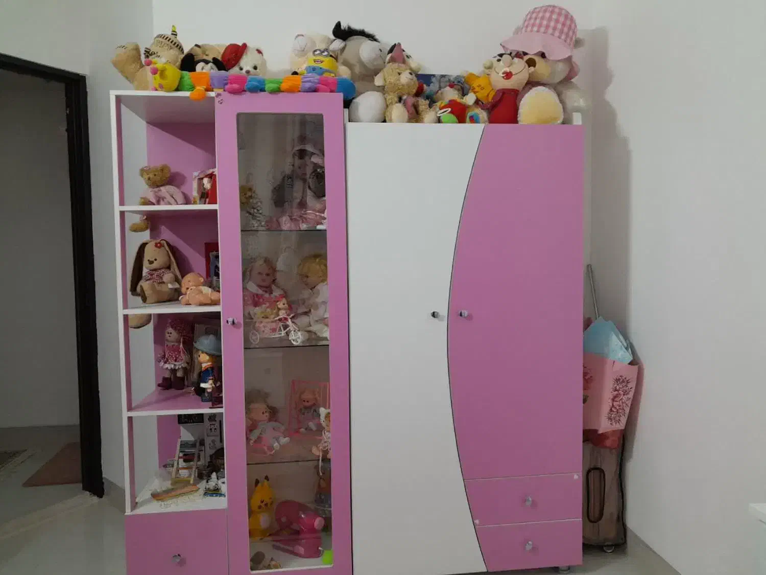 تخت و کمد و بوفه بچه گانه در حد نو|تخت و سرویس خواب|یزد, |دیوار