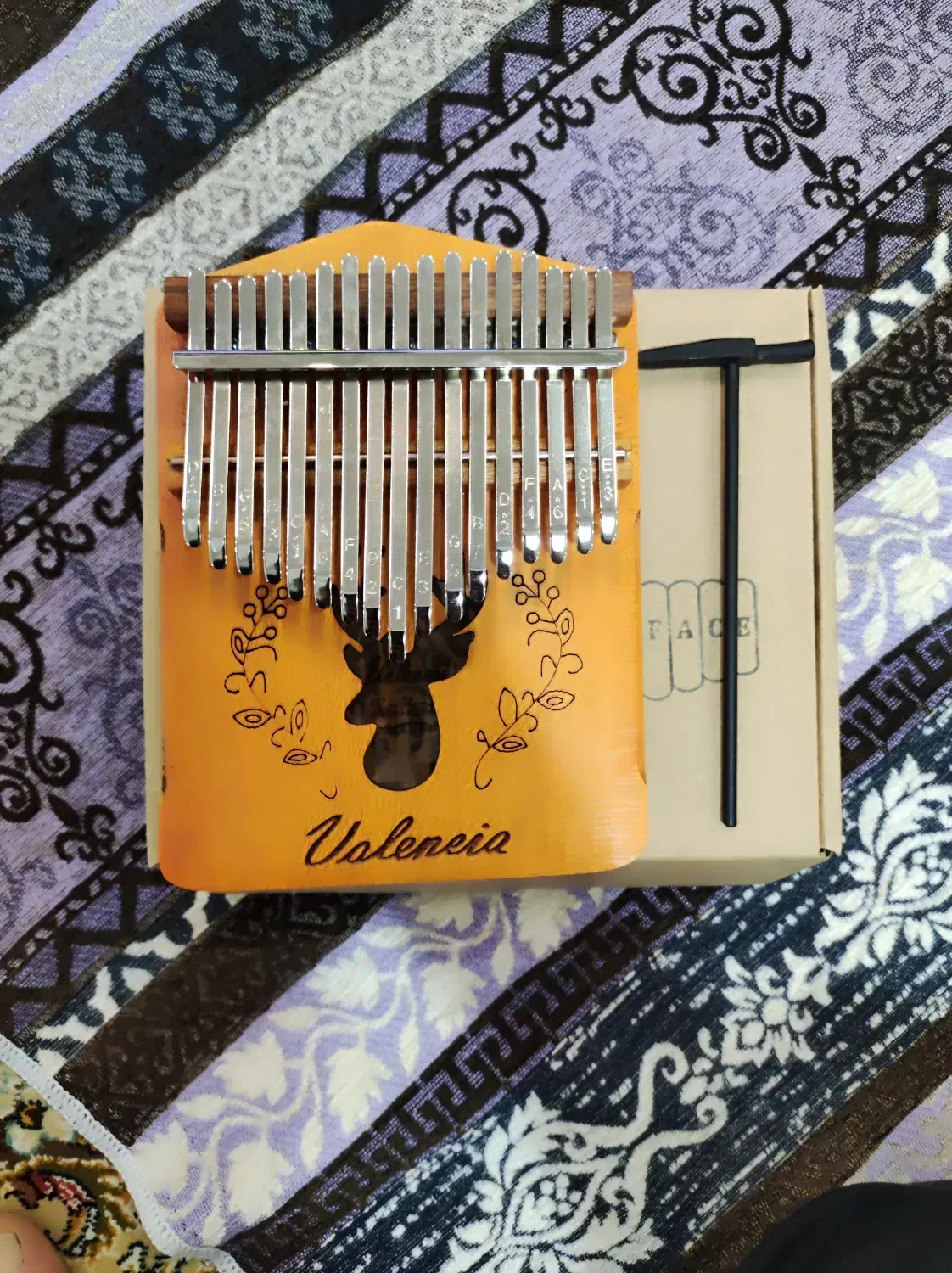 کالیمبا ۱۷ تیغه|سازهای سنتی|قیدار, |دیوار