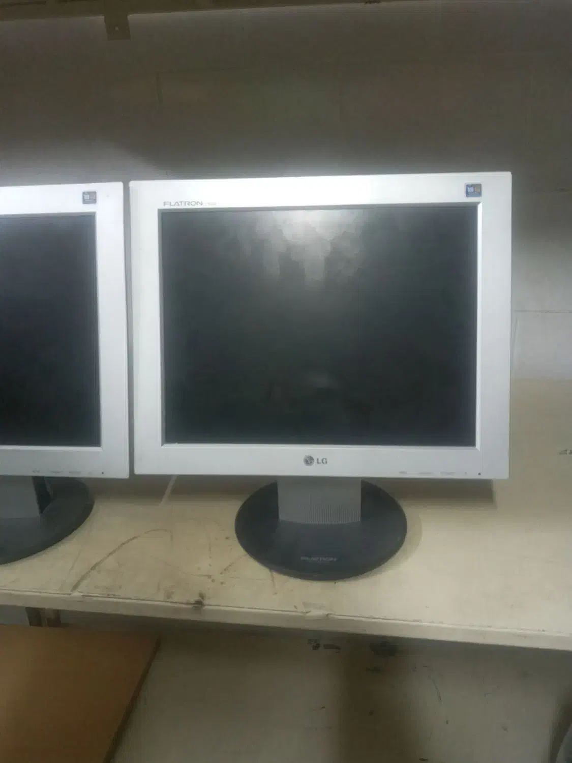 مانیتور تخت ال جی ۱۵ اینچ|قطعات و لوازم جانبی رایانه|اصفهان, باب الدشت|دیوار