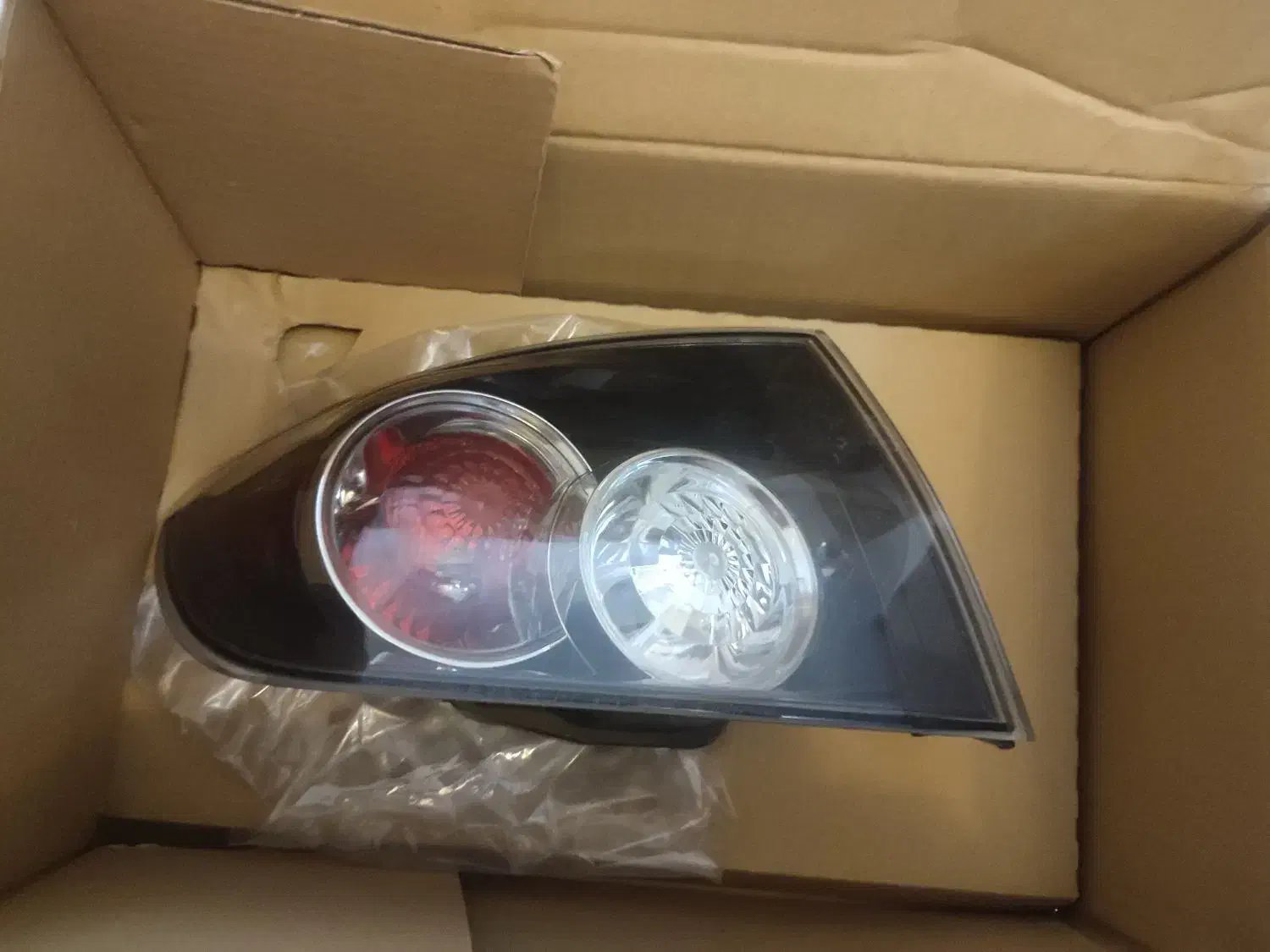 چراغ عقب مزدا ۳|قطعات یدکی و لوازم جانبی|رشت, کاکتوس|دیوار