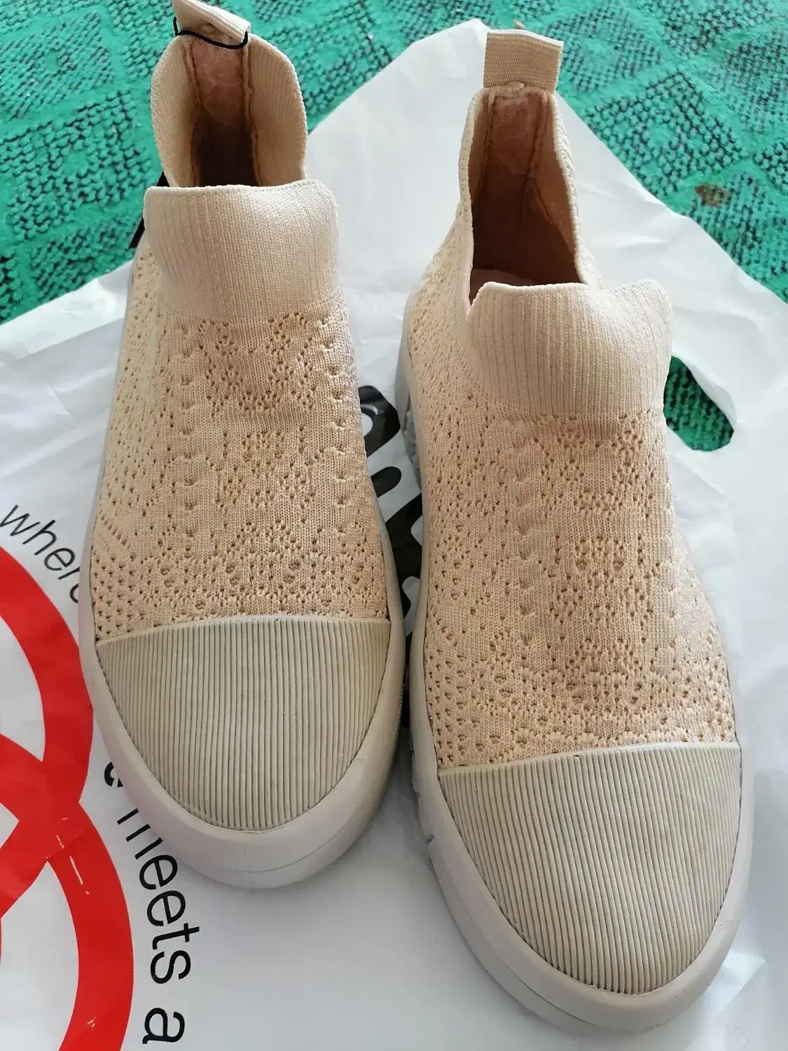 کفش روزمره سایز 37|کیف، کفش، کمربند|آبپخش, |دیوار