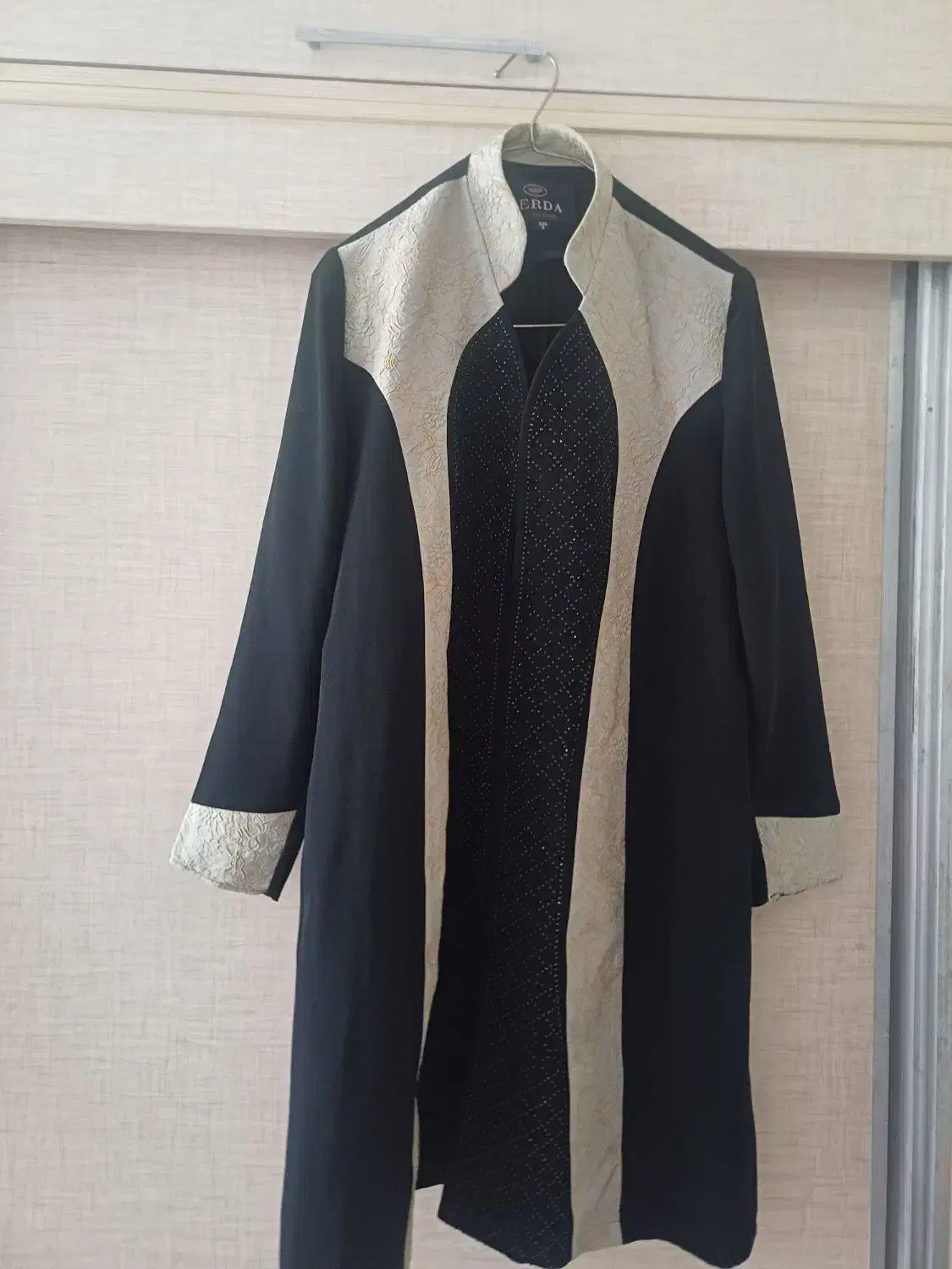 مانتومجلسی|لباس|رباطکریم, رباطکریم|دیوار