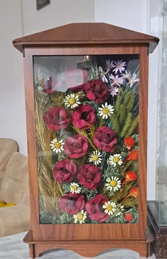 گلدان گل طبیعی با استند وباکس گل طبیعی|گل و گیاه طبیعی|کرمان, |دیوار