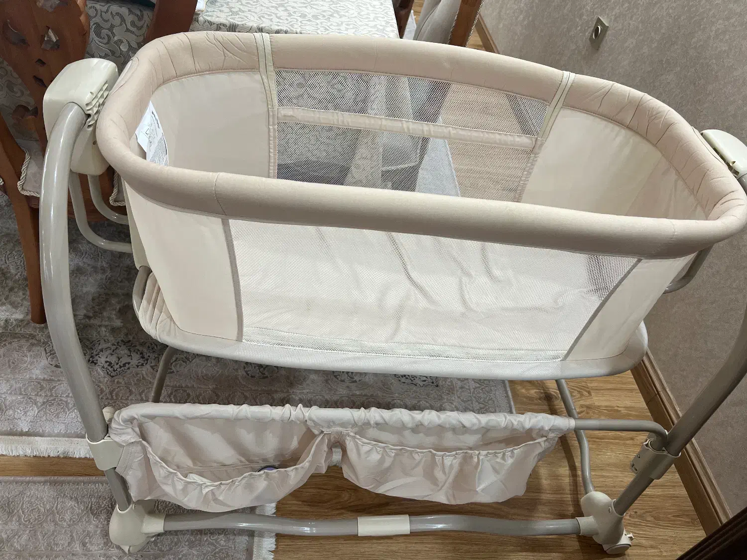 تخت و گهواره برقی|اسباب و اثاث بچه|آمل, |دیوار