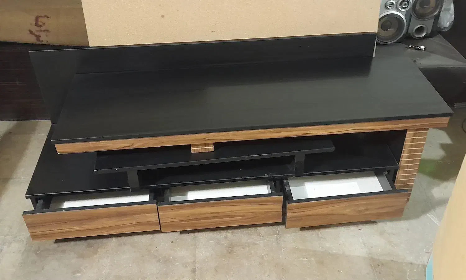 فروش تخت گهواره ای و کمد نوزادی و میز تلوزیون|اسباب و اثاث بچه|شیراز, گویم|دیوار