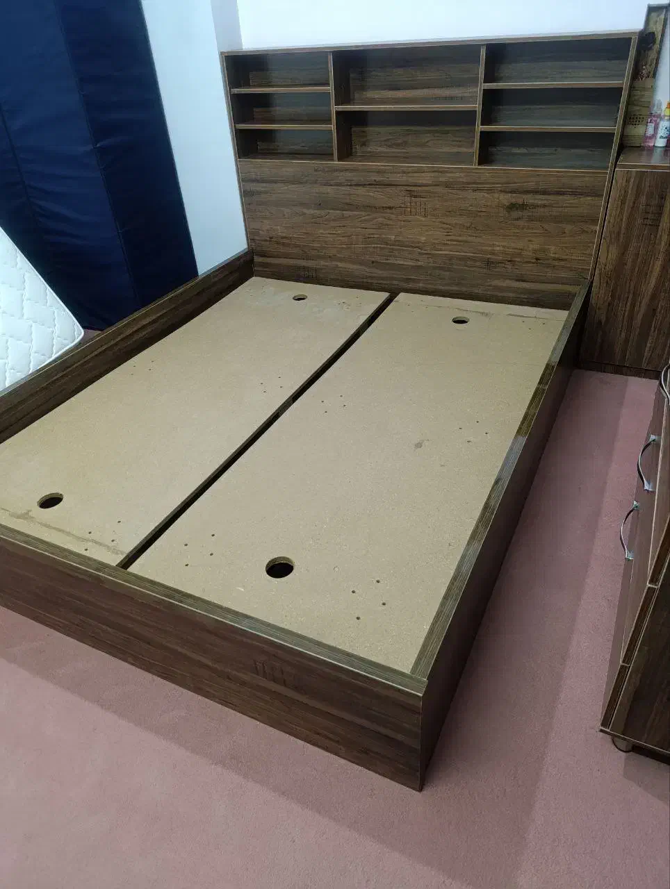 یک عدد تخت دونفره درحدنو|تخت و سرویس خواب|زنجان, |دیوار