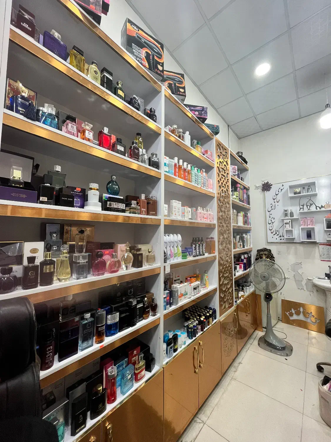 مغازه آرایشی و بهداشتی و عطر و ادکلن|فروشگاه و مغازه|یاسوج, |دیوار