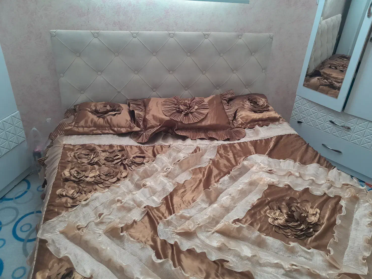 تخت دونفره درحدنو. باتشک|تخت و سرویس خواب|برخوار, |دیوار