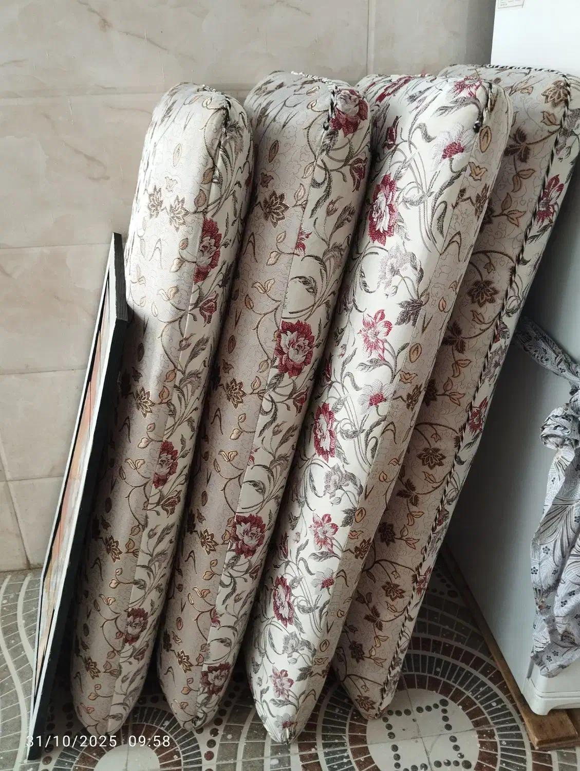 چهارتا پشتی نونو|پشتی|خرمآباد, |دیوار