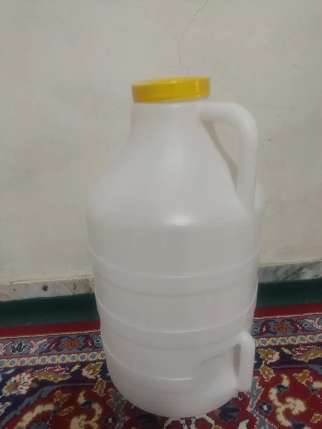 ظرف ۱کیلویی و دبه|ظروف نگهدارنده، پلاستیکی، یک‌بارمصرف|کرمان, |دیوار