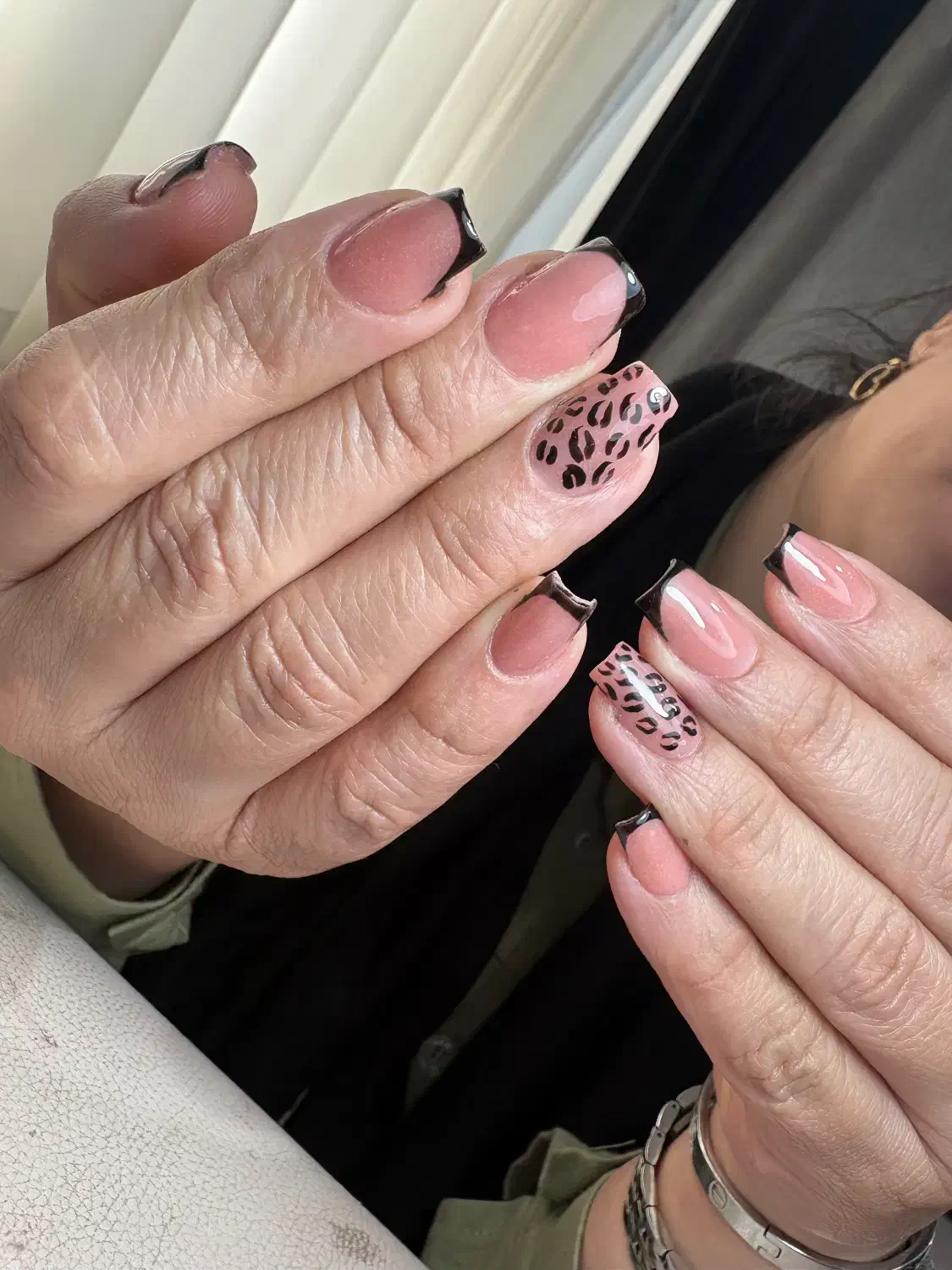 (کاشت ناخن با تخفیف ویژه)|خدمات آرایشگری و زیبایی|پرند, فاز ۲|دیوار