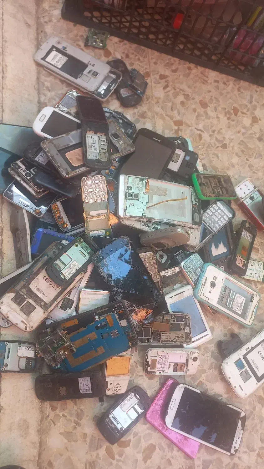 فروش ۱۰کیلو گوشی قدیمی وخراب برای فروش|موبایل|تهران, امام زاده عبدالله|دیوار