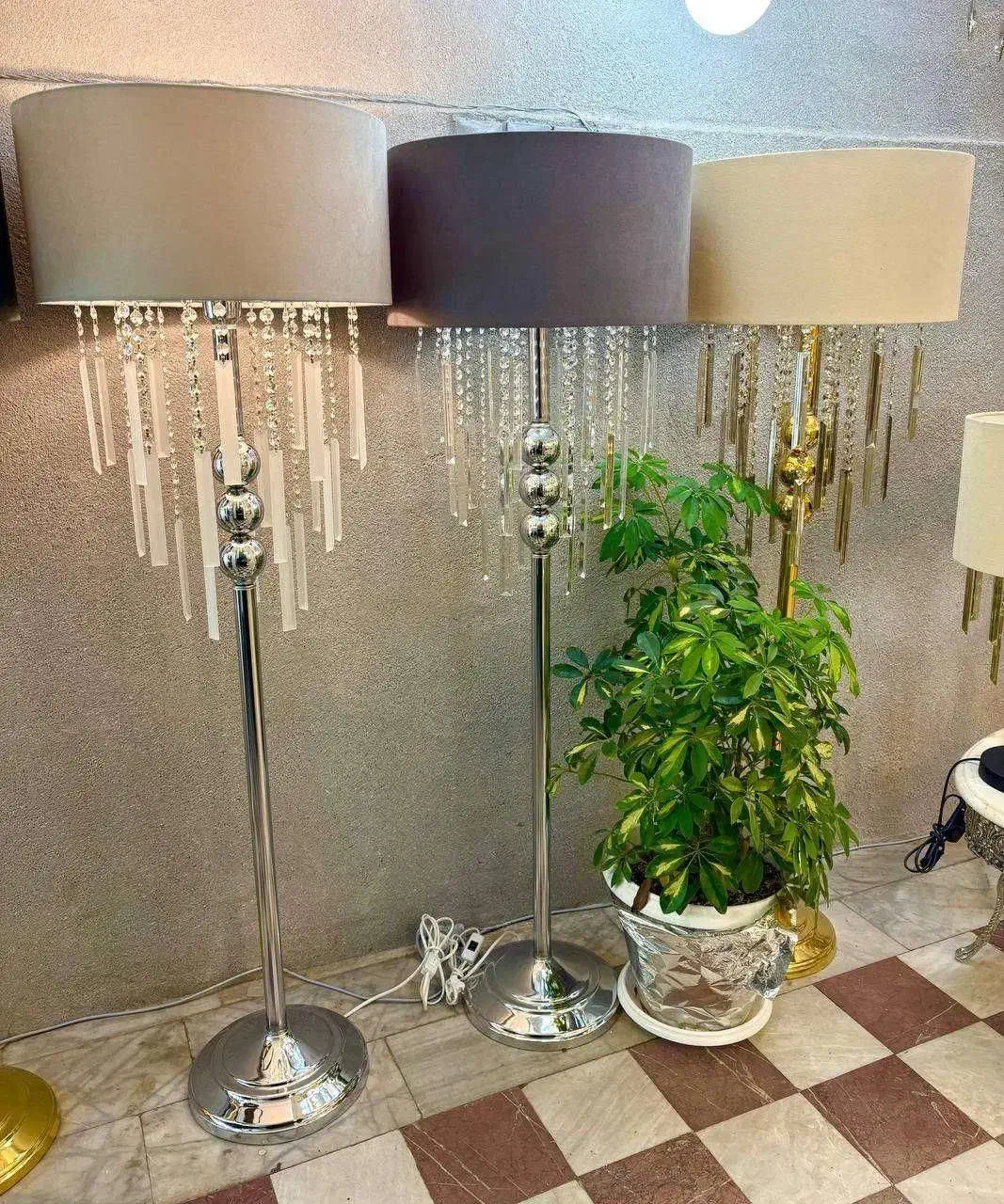 حراج آباژور ایستاده کنار سالنی بمدت محدود|چراغ خواب و آباژور|تبریز, |دیوار