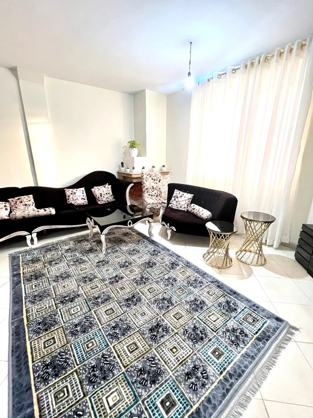 مبله لوکس ومرتب|اجارهٔ کوتاهمدت آپارتمان و سوئیت|شیراز, شهرک استقلال|دیوار