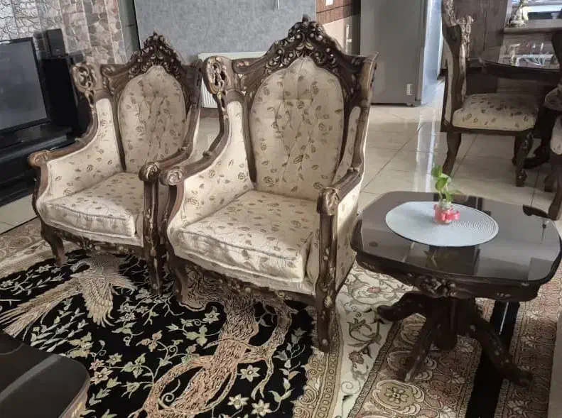 مبل سلطنتی ۹ نفره چوب گردو تمیز و سالم|مبلمان خانگی و میز عسلی|شاهینشهر, فدک|دیوار