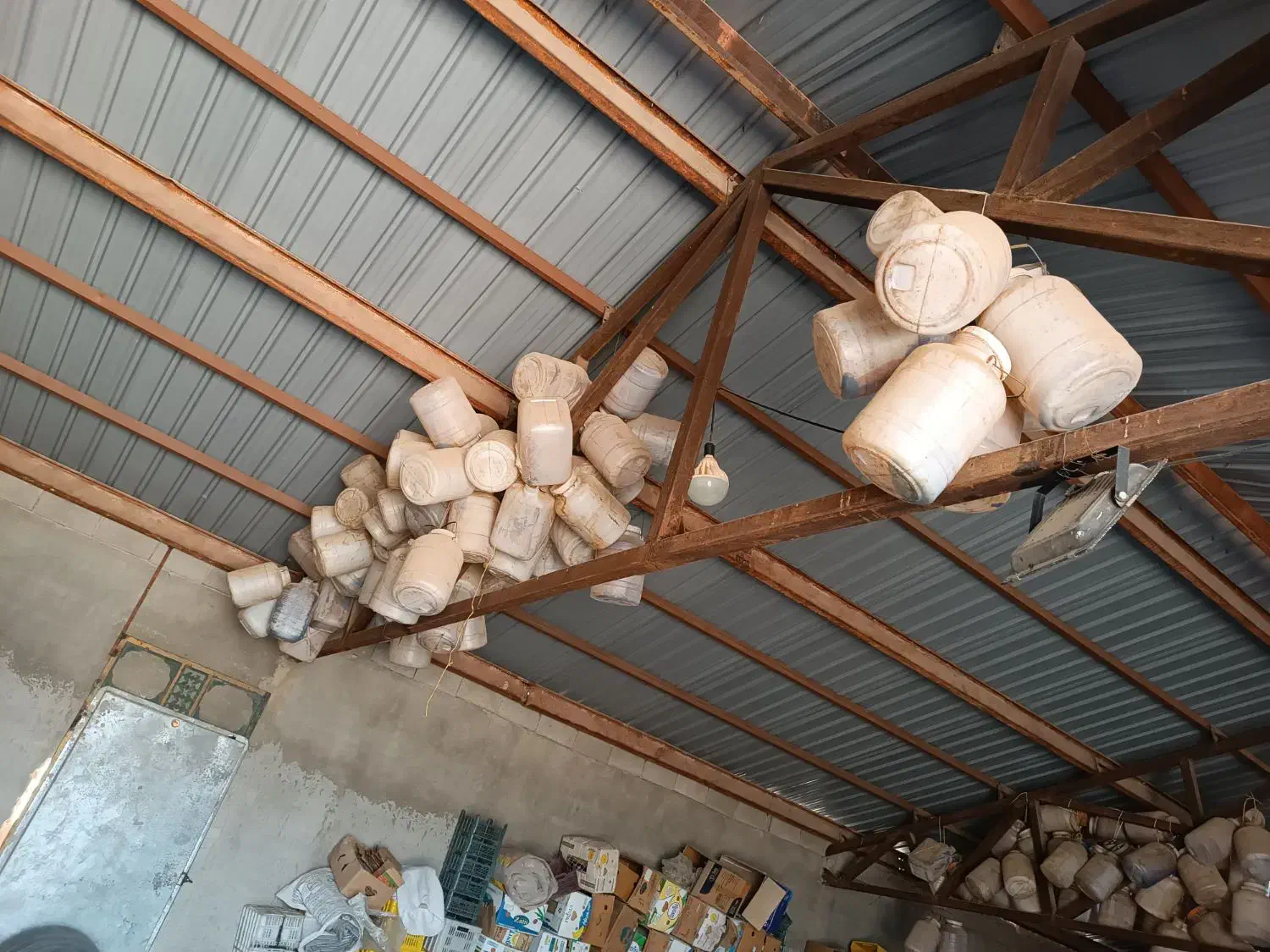 فروش دبه پلاستیکی مخصوص شیره خرما و سایر مایعات|ظروف نگهدارنده، پلاستیکی، یکبارمصرف|قیروکارزین, |دیوار