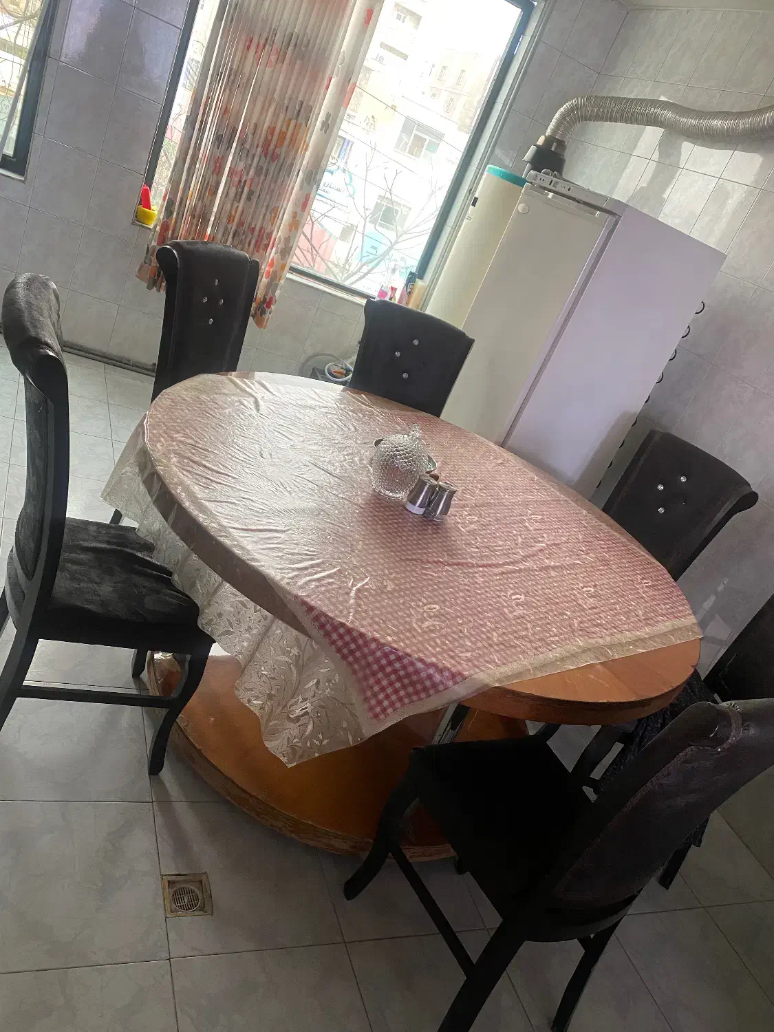 میز نهار خوری امریکایی با صندلی رایگان بصورت هدیه|میز و صندلی غذاخوری|گرمسار, |دیوار