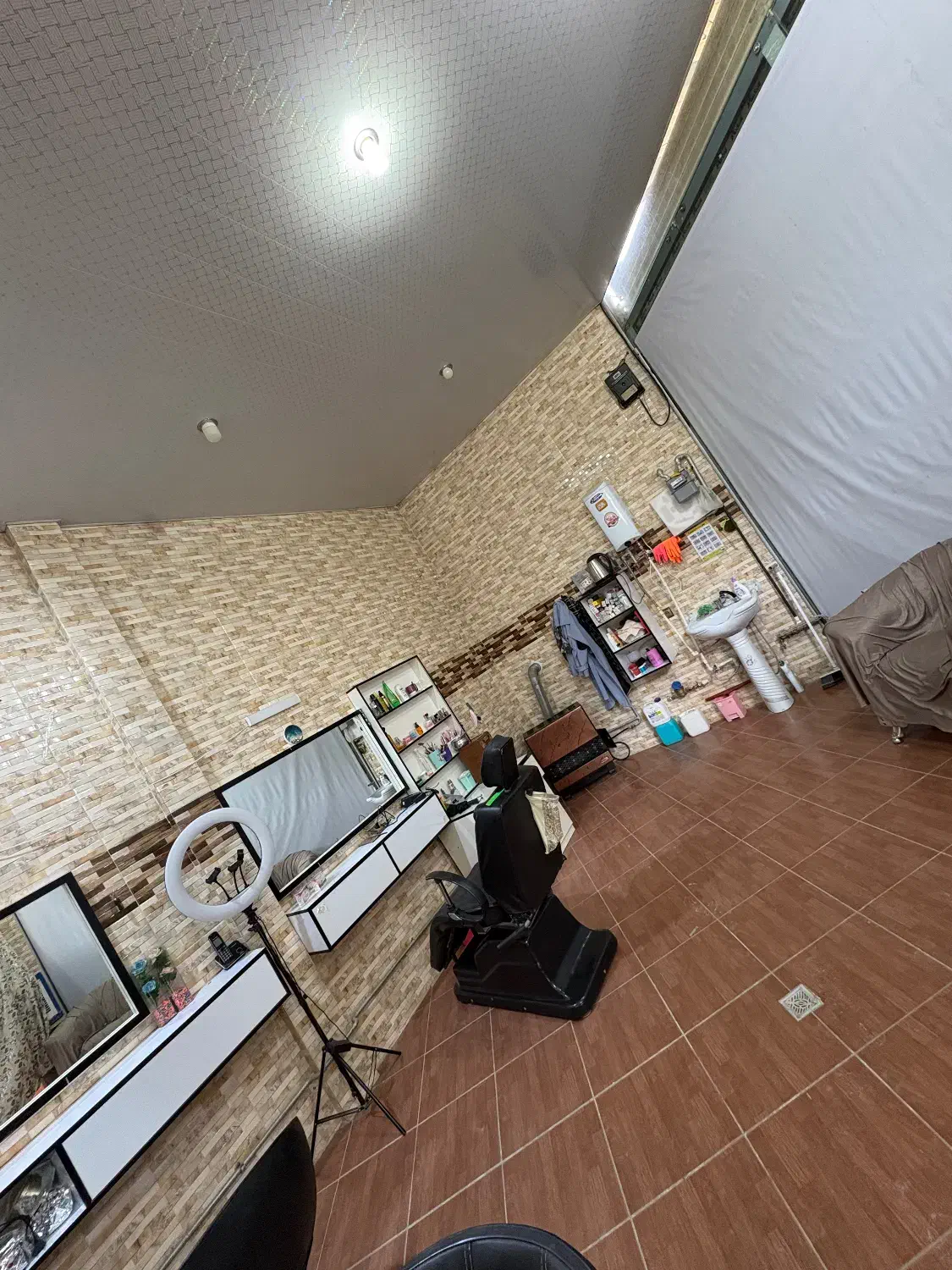 لوازم آرایشگاه|آرایشگاه و سالن‌های زیبایی|سارال, |دیوار