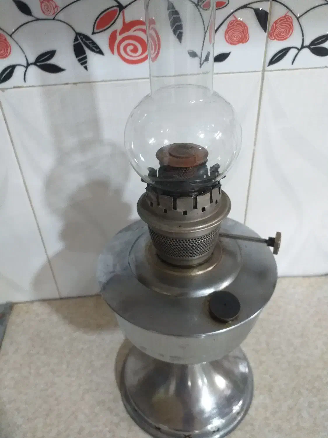 چراغ گردسوز|کلکسیون اشیاء عتیقه|بروجرد, |دیوار