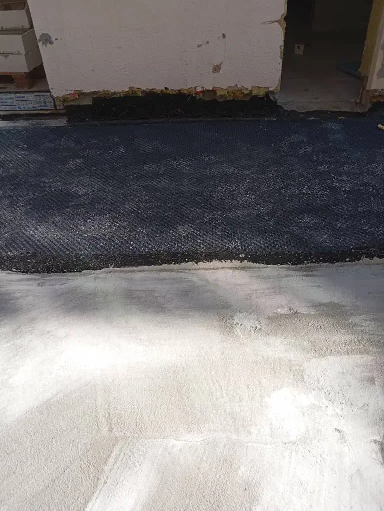 نصب ترمیم ایزوگام وعایق رطوبتی بام دیوار استخر|خدمات پیشه و مهارت|نقده, |دیوار