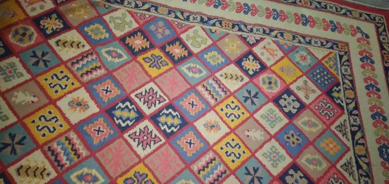 دوعدد فرش و وسایل دیگر|فرش|همدان, |دیوار