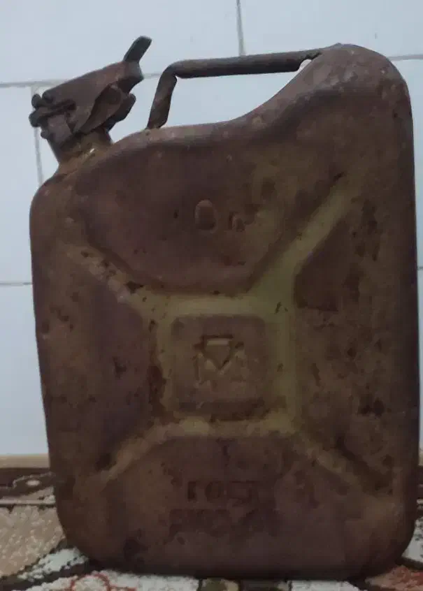 گالن و دبه|ظروف نگهدارنده، پلاستیکی، یک‌بارمصرف|اسلام‌‌آباد غرب, |دیوار