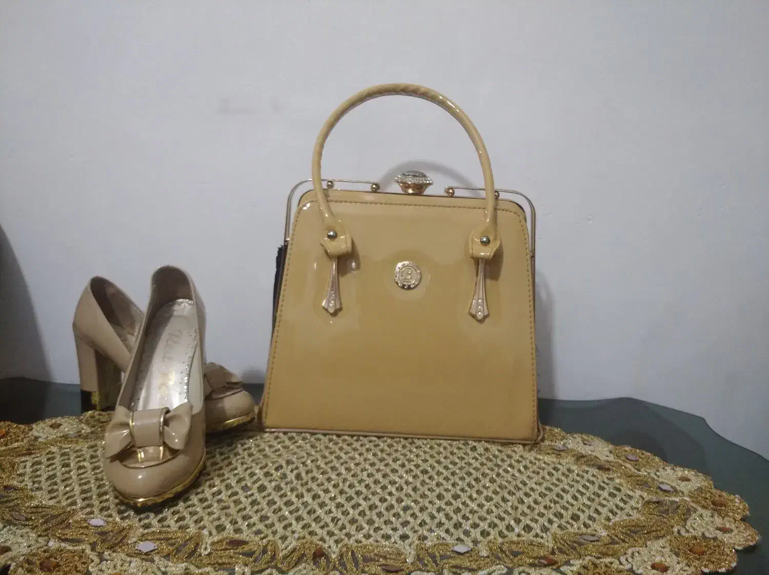 کیف و کفش ورنی کرم40،37|کیف، کفش، کمربند|زنجان, |دیوار