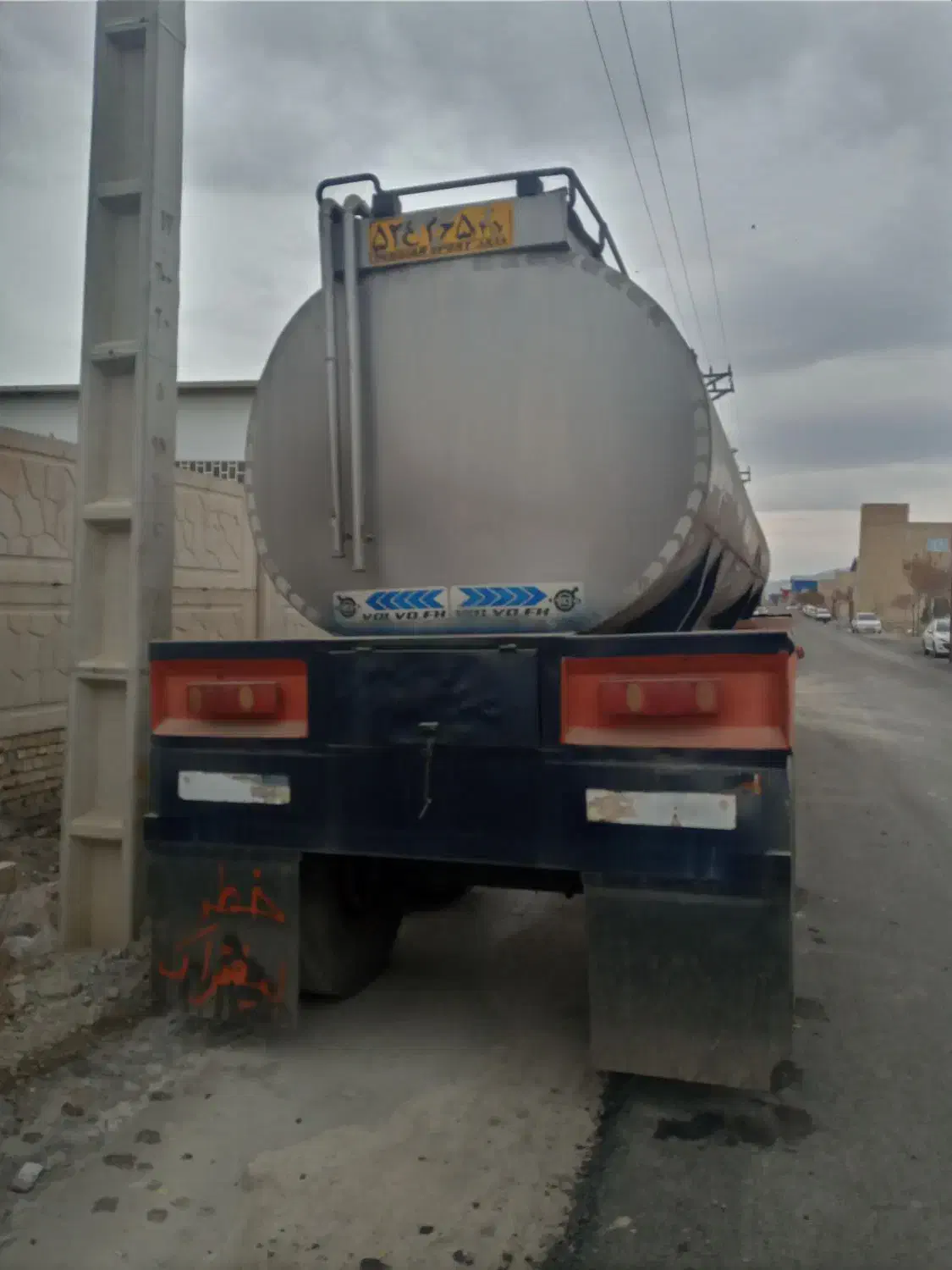 تانکر ۴مواد استیل وانیک بونکر|خودرو سنگین|اراک, |دیوار