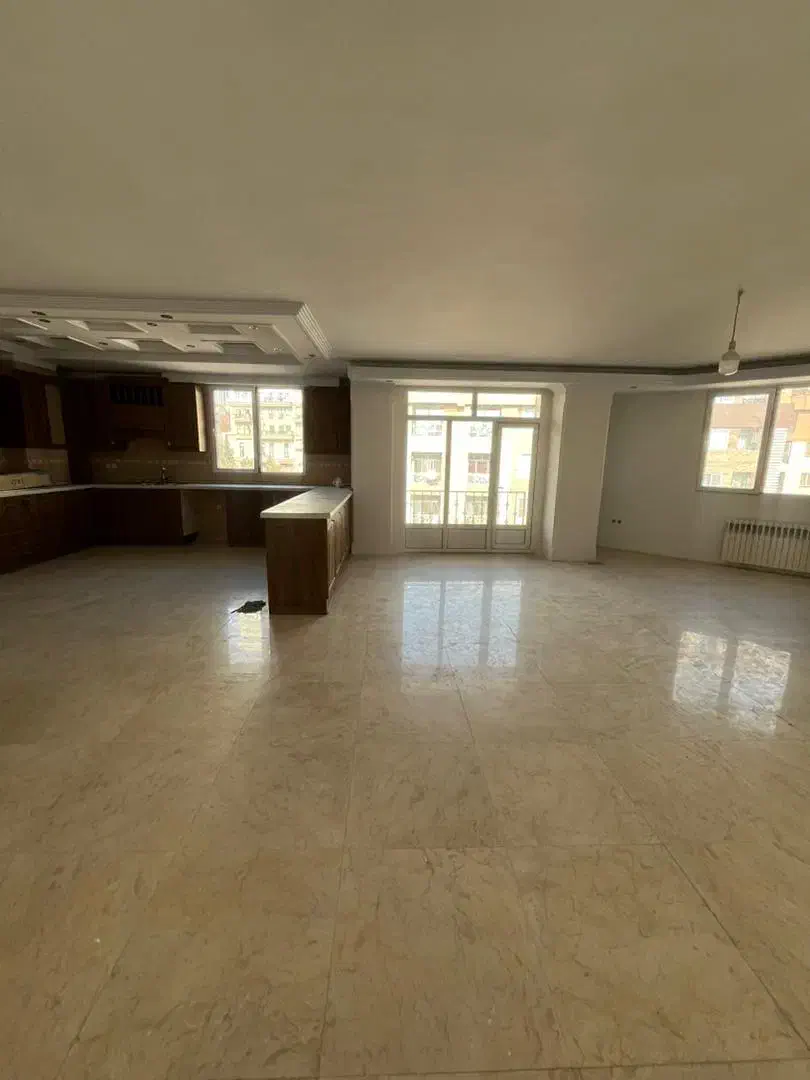 شهرک هما/آذری/۱۳۲متر ۲خواب/نوساز/تخلیه