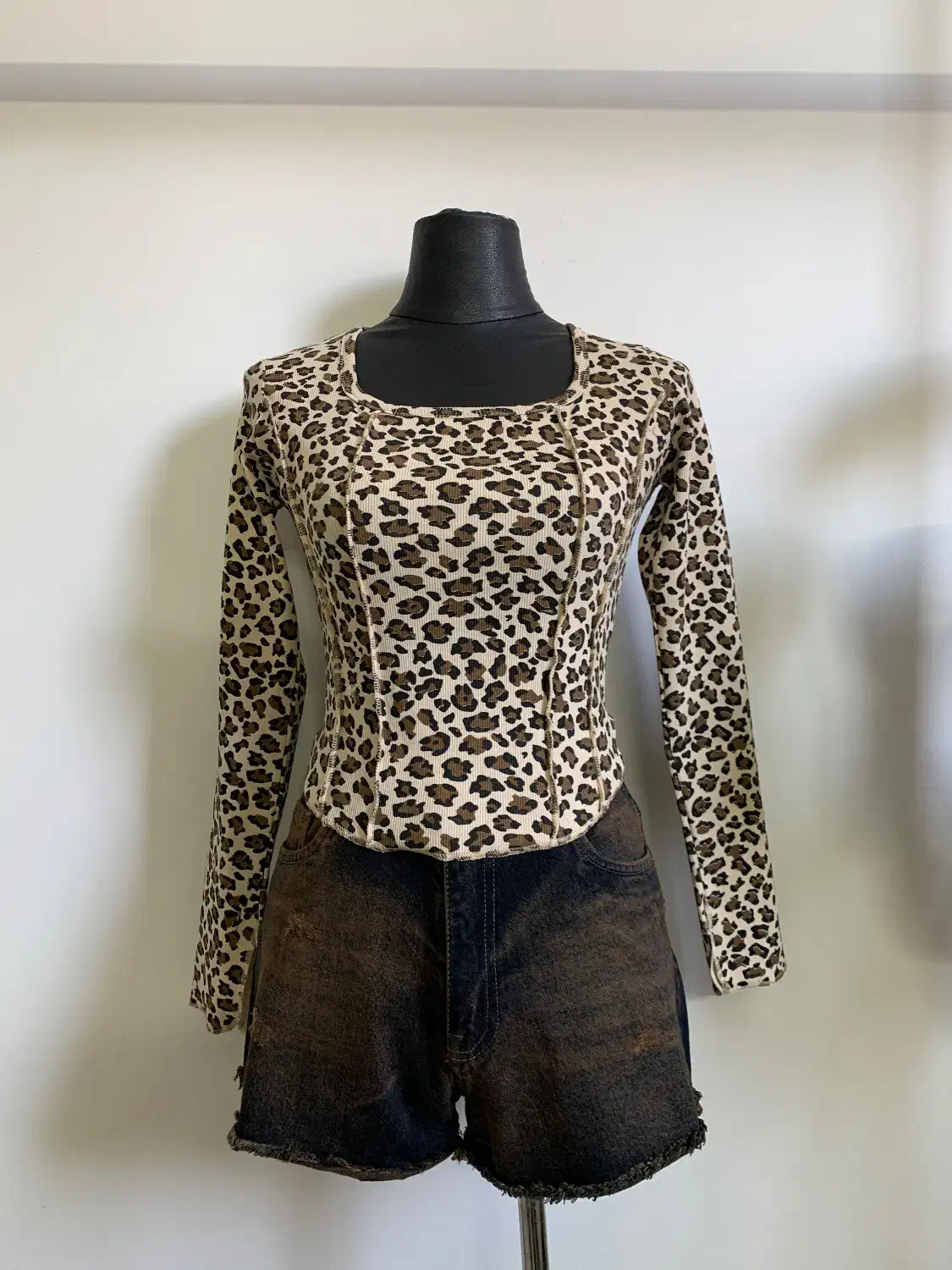 کراپ پلنگی|لباس|مشهد, هنرور|دیوار