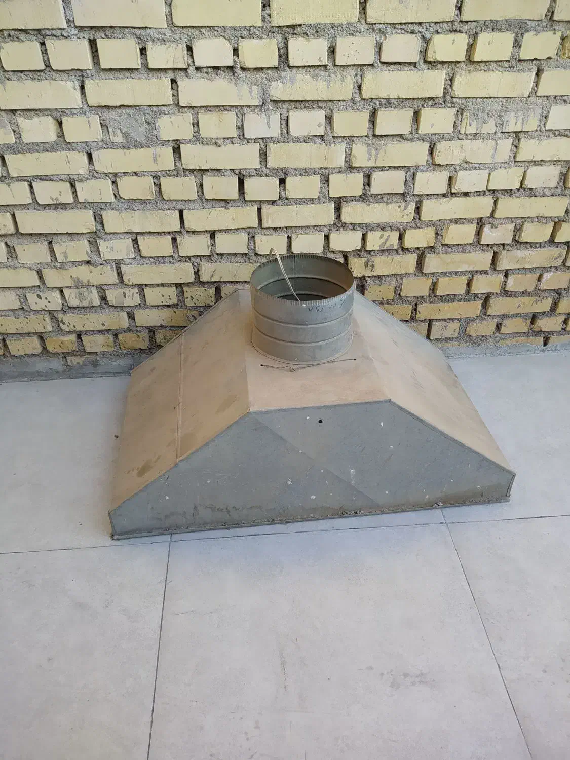 فن کارگاه فلافل|پنکه و تصفیه‌کنندهٔ هوا|بهبهان, |دیوار