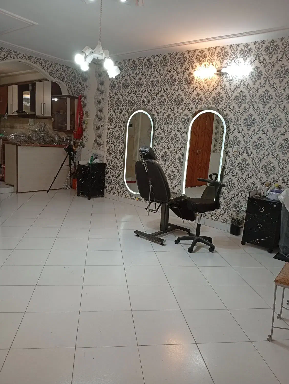 سالن زیبایی بیش از 10 سال سابقه آرایشگاه|اجارهٔ دفتر کار، اتاق اداری، مطب|تهران, چهارصد دستگاه|دیوار