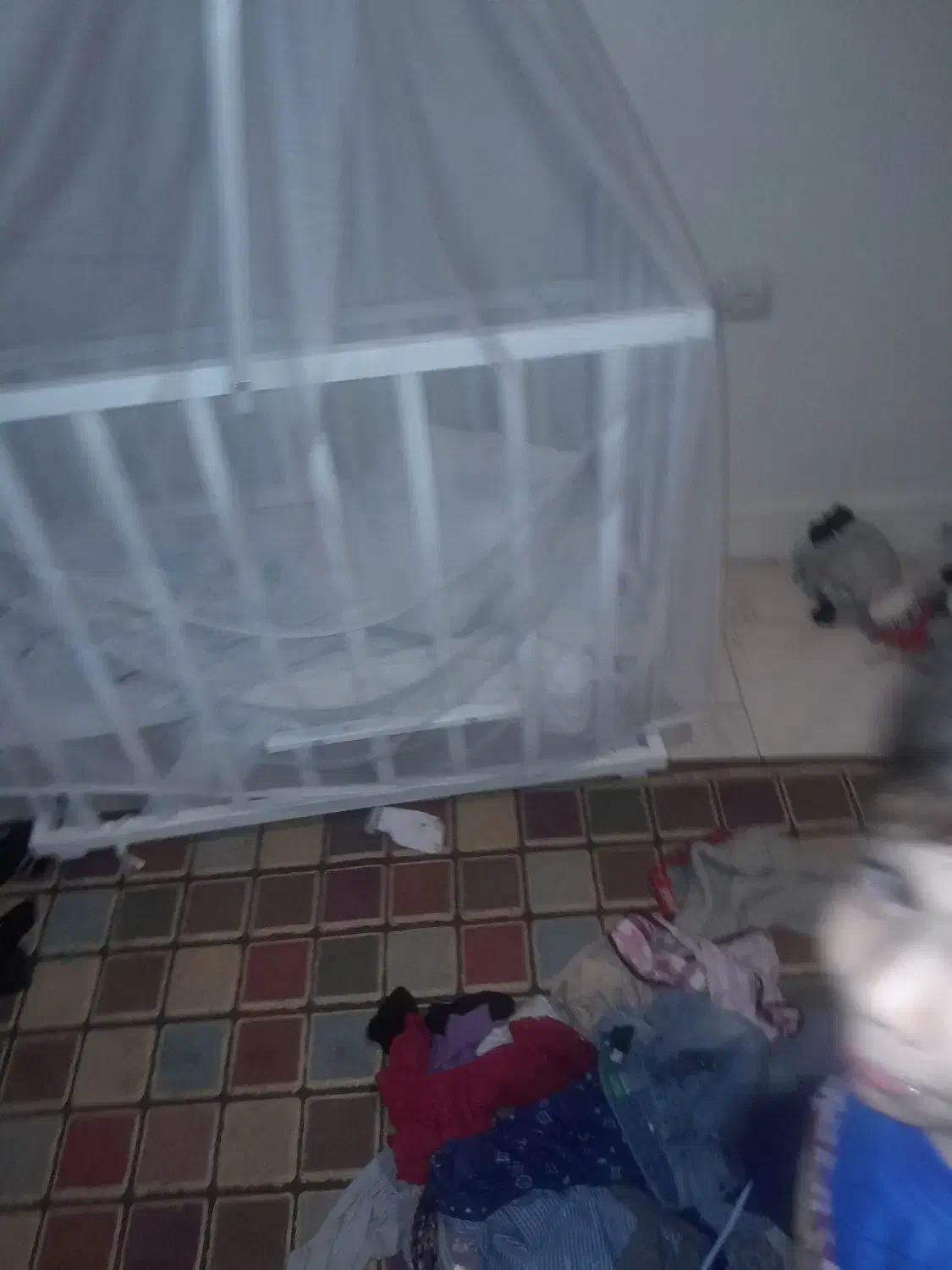 گهواره کنار مادر|تخت و صندلی بچه|پردیس, فاز ۲|دیوار