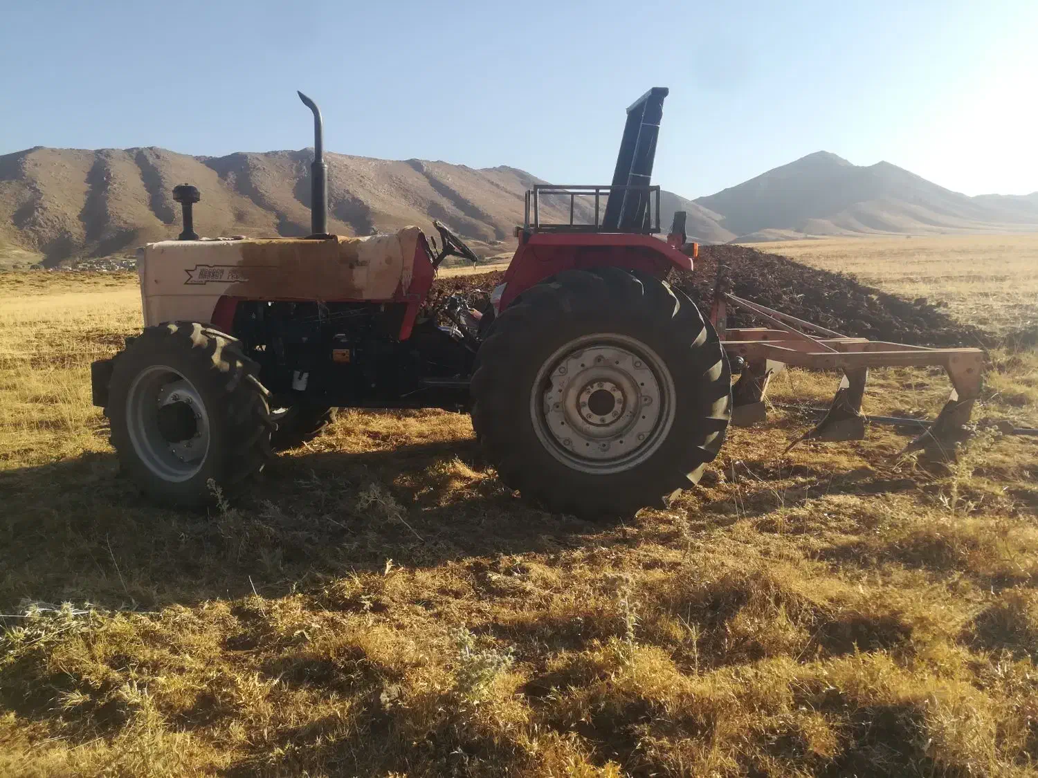 تراکتور|خودرو سنگین|دیواندره, |دیوار