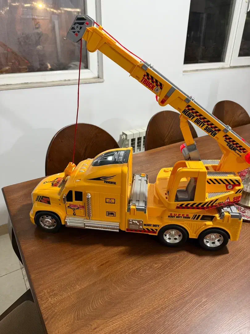 ماشین جرثقیل|اسباب‌‌بازی|بابل, |دیوار