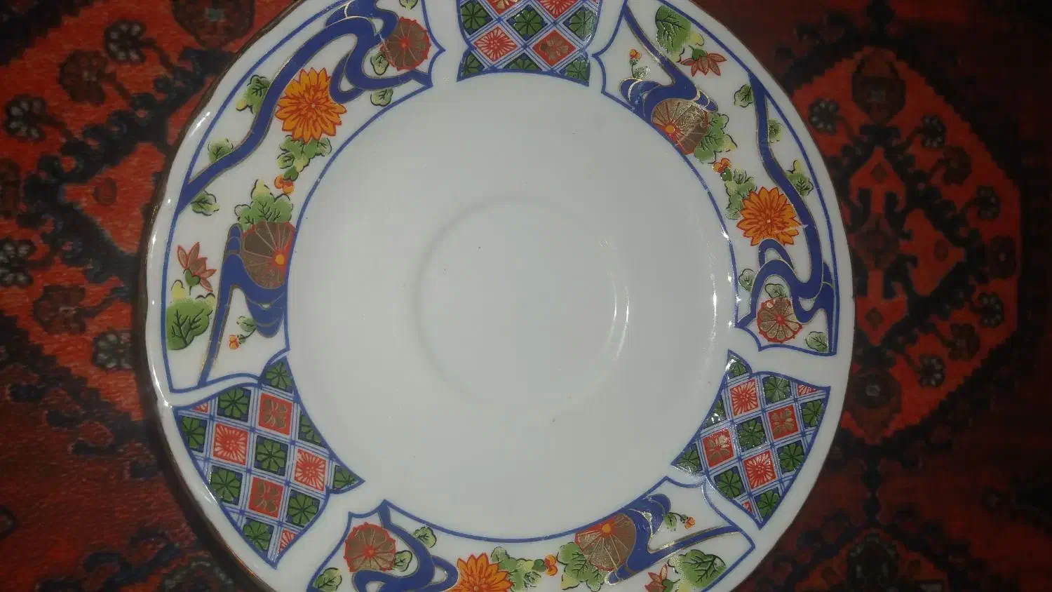 ۶ عدد بشقاب چینی کوچیک قدیمی کلکسیونی روکش طلا|کلکسیون اشیاء عتیقه|شیراز, سعدیه جنوبی|دیوار