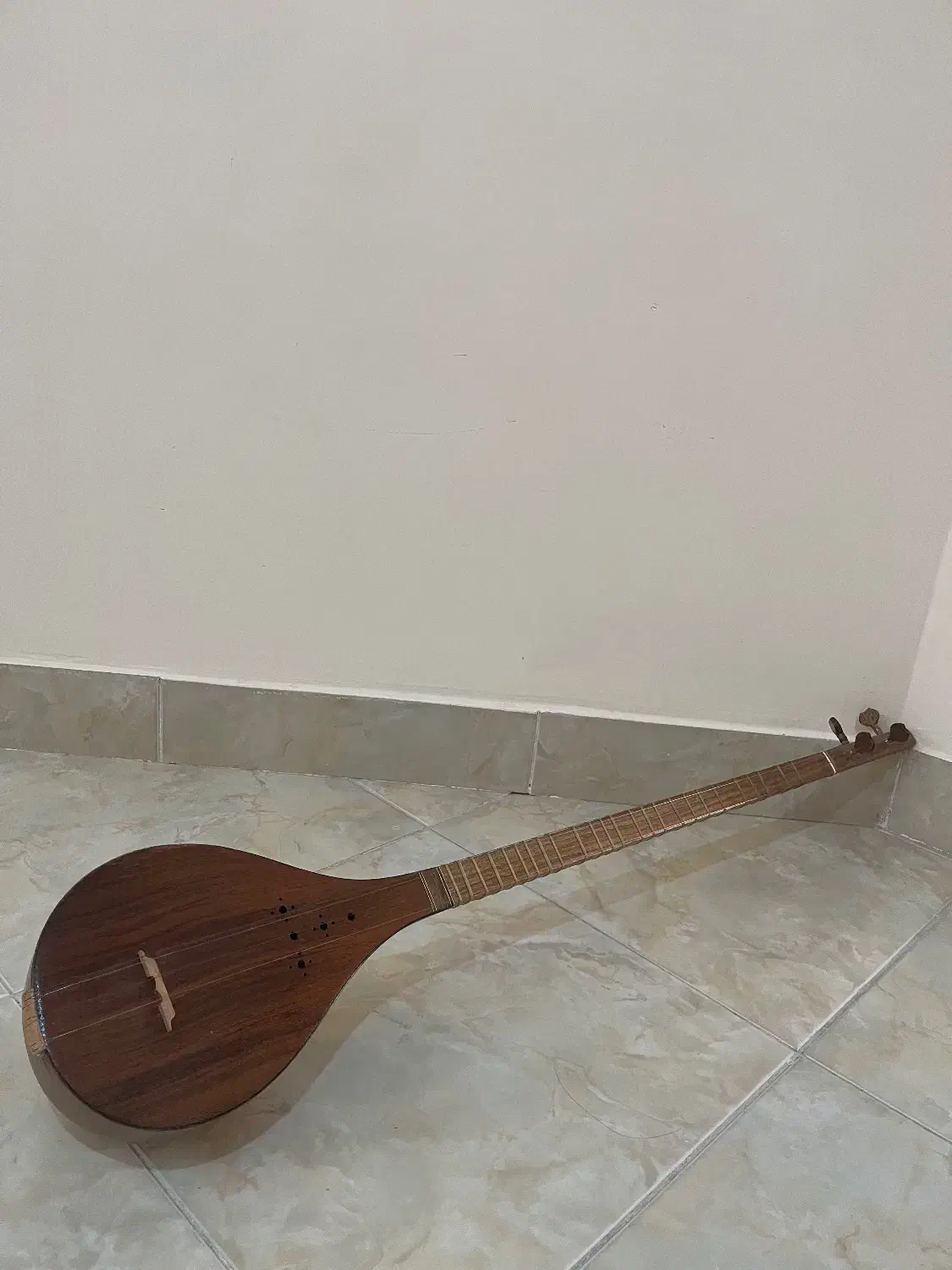 سه تار اصل بیات|سازهای سنتی|تبریز, |دیوار